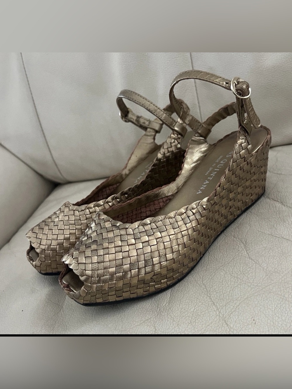 PONS QUINTANA, Leather fashionable weave, gold. Size 37 (USA 6,5) Made Spanish